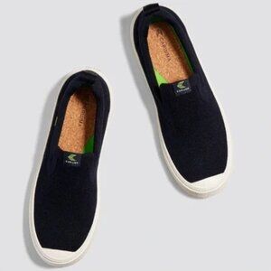 Like New! Cariuma IBI Black Slip-On Women's Size 7.5